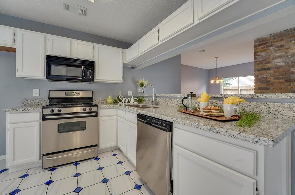 10418 Wayward Wind Ln, Houston TX exterior