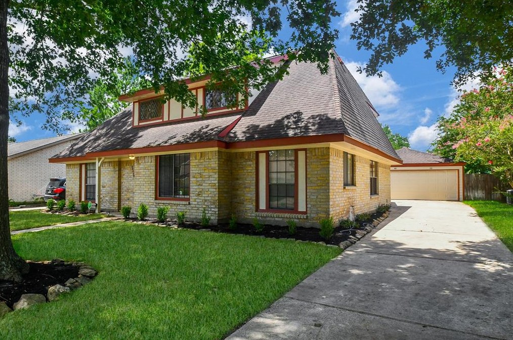 14810 Earlswood Dr, Houston, TX 77083-5635