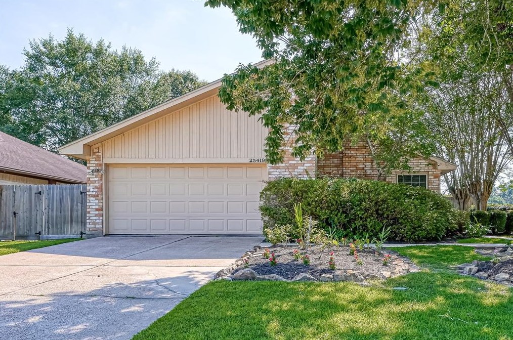 25419 Mill Pond Ln, Spring, TX 77373