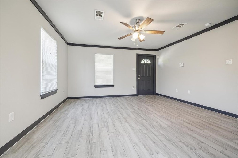 4610 Denmark St, Houston, TX 77016-6933