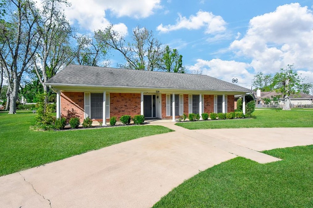 528 Bolling Green Dr, Dinsmore, TX 77488
