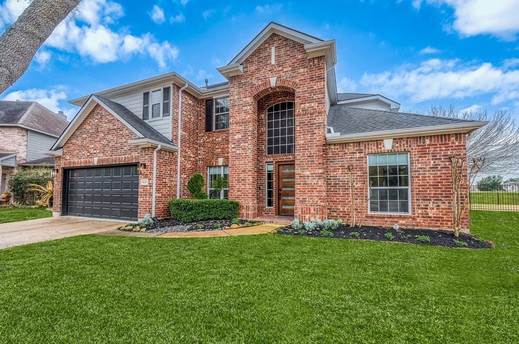 16215 Cliff Haven Dr, Houston, TX 77095-5419