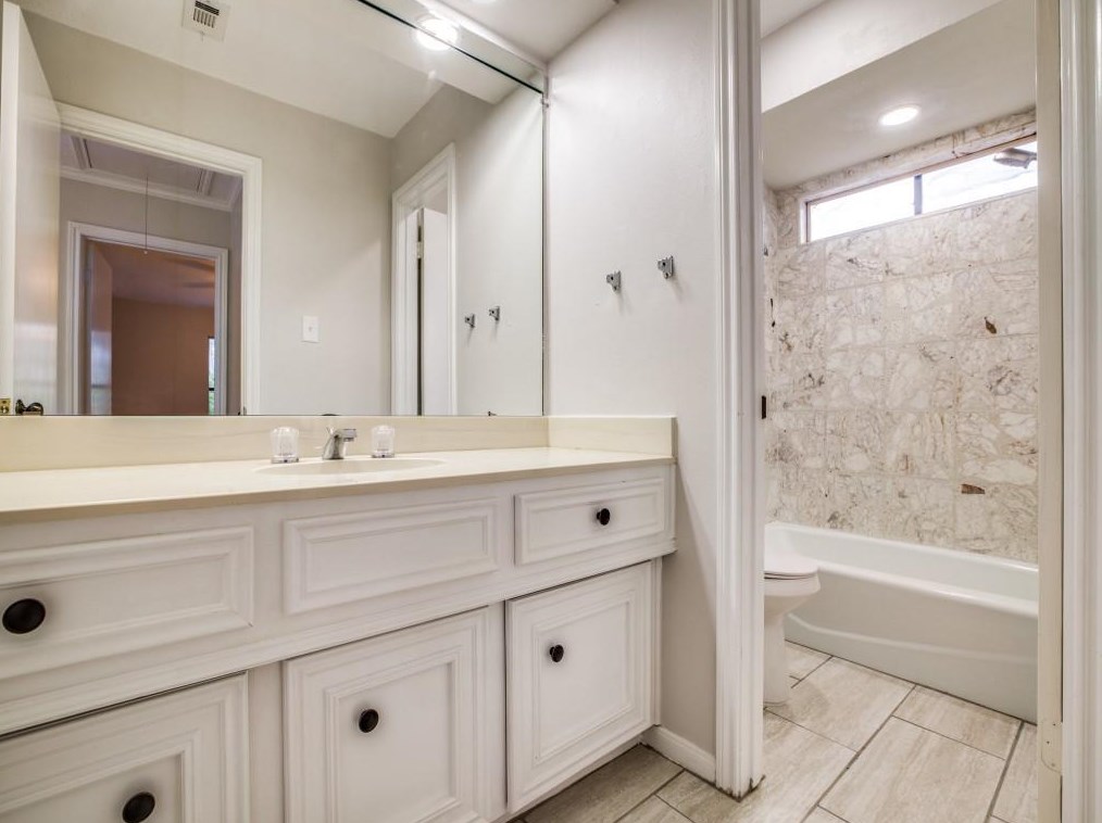 164 Old Brg Lk, Houston TX  77069-3463 exterior