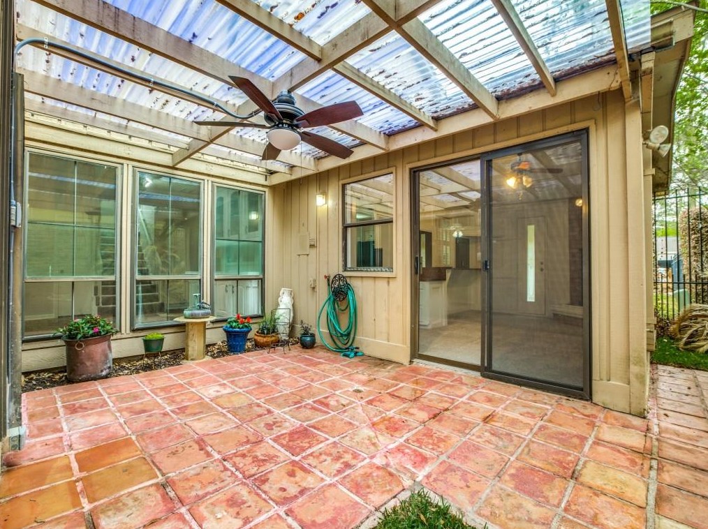 164 Old Brg Lk, Houston TX  77069-3463 exterior