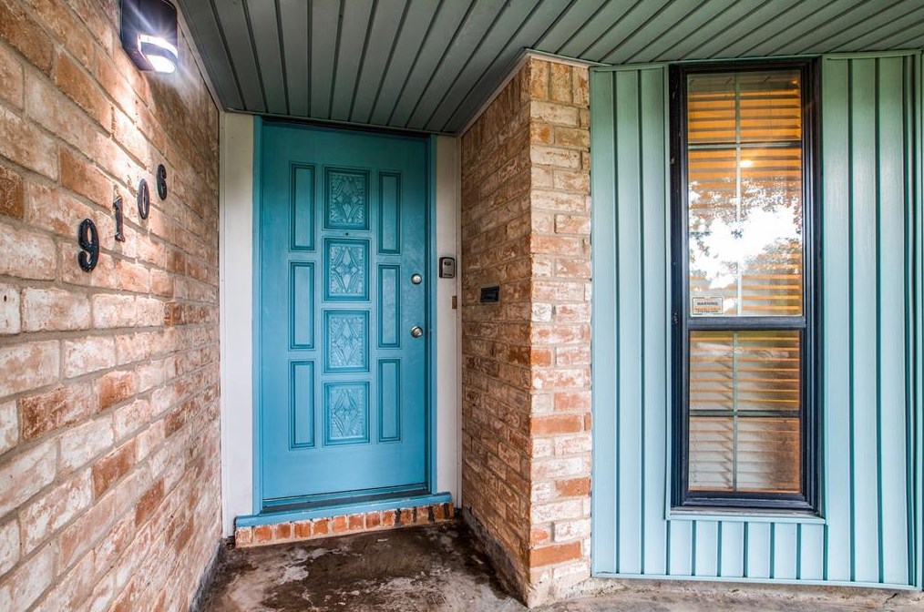 9106 Mcavoy Dr, Houston, TX 77074