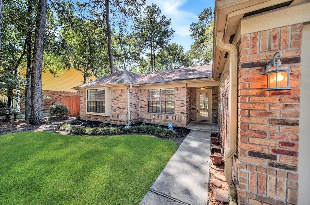 55 Sylvan Forest Dr, Spring TX  77381-4029 exterior