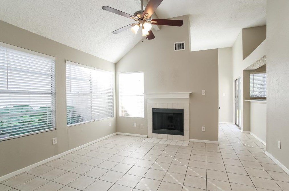 11537 Springshire Dr, Houston TX  77066-4755 exterior