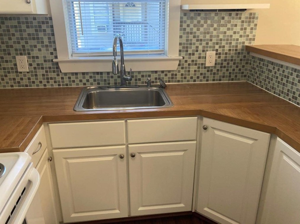 203 Lobit St, Baytown TX  77520-4947 exterior