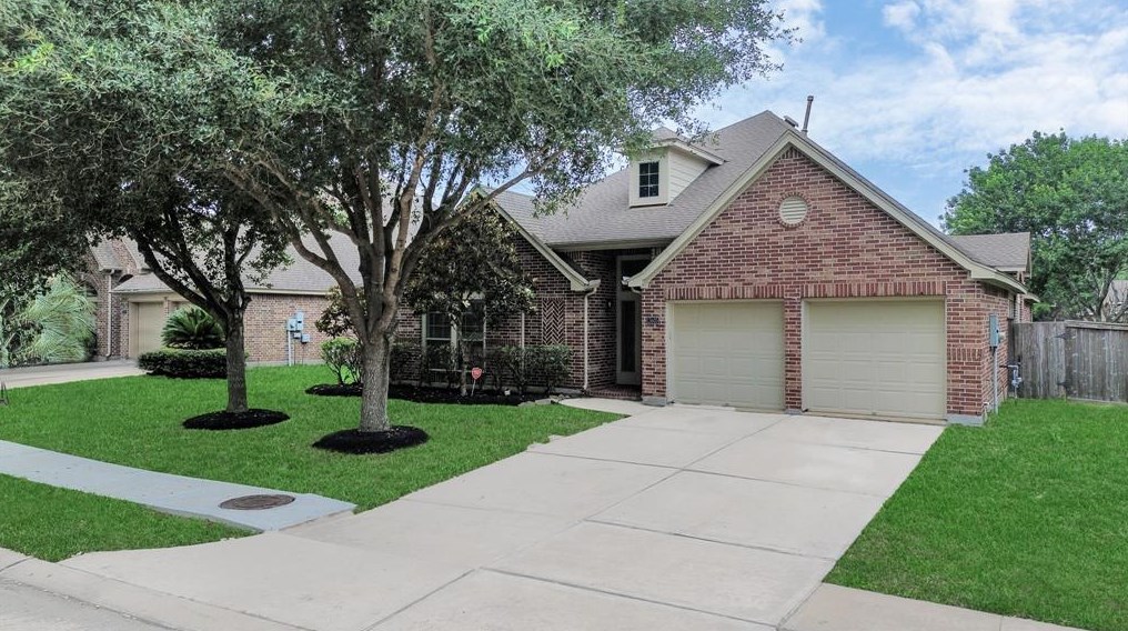 13605 Orchard Wind Ln, Pearland, TX 77584
