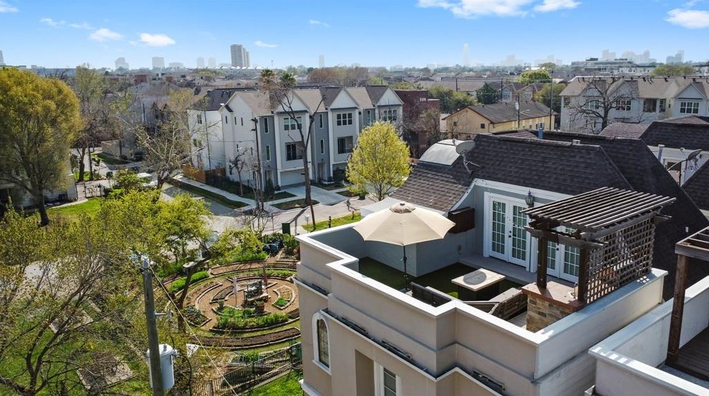 817 Lester St, Houston, TX 77007