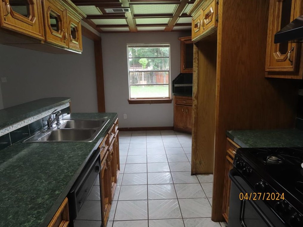 10802 Garrick Ln, Houston TX  77013-5440 exterior