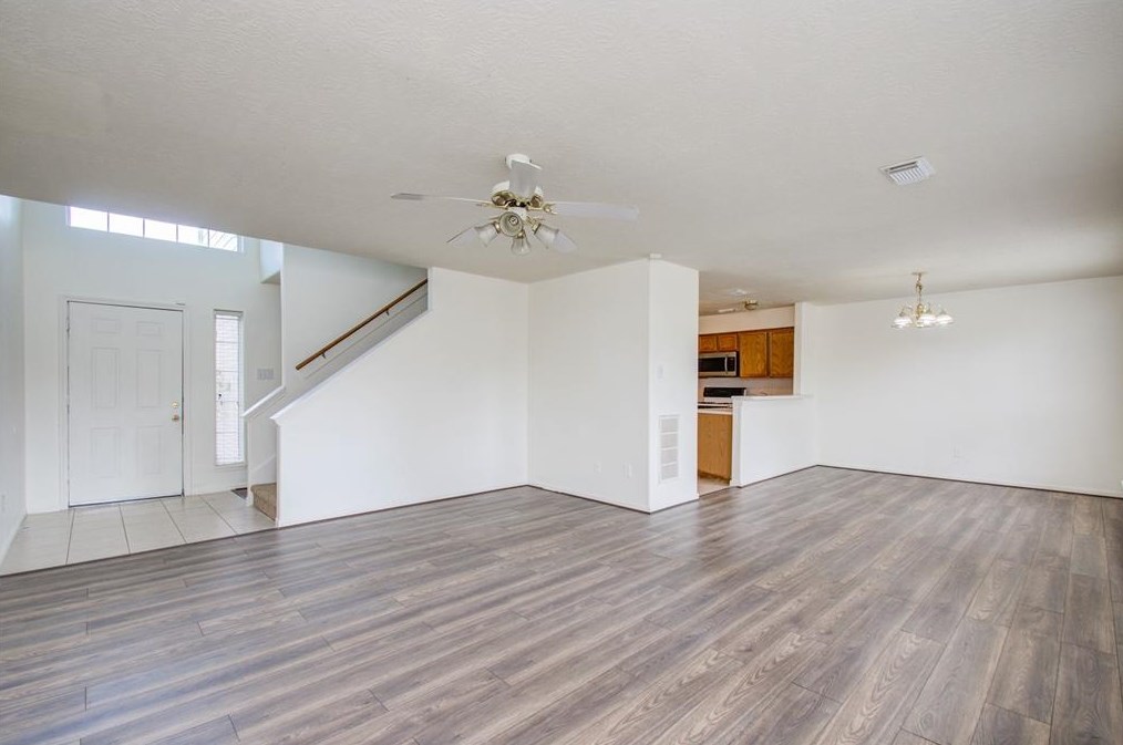 5423 Evergreen Canyon Rd, Houston TX  77066-4223 exterior