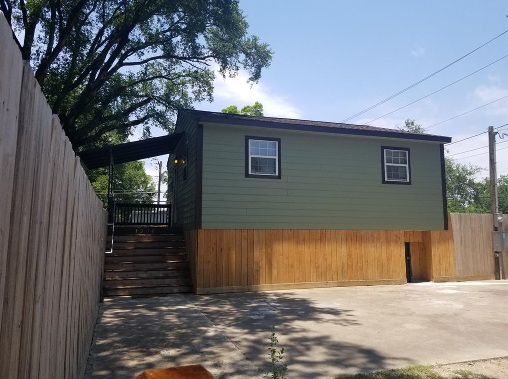 1200 W Phillips St, Alvin, TX 77511