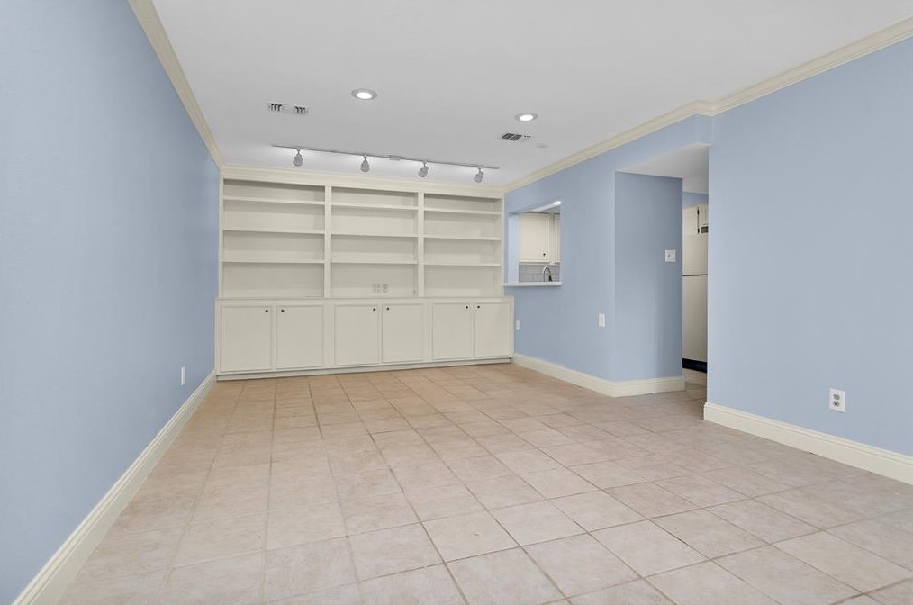 941 Wax Myrtle Ln, Houston TX  77079-3772 exterior