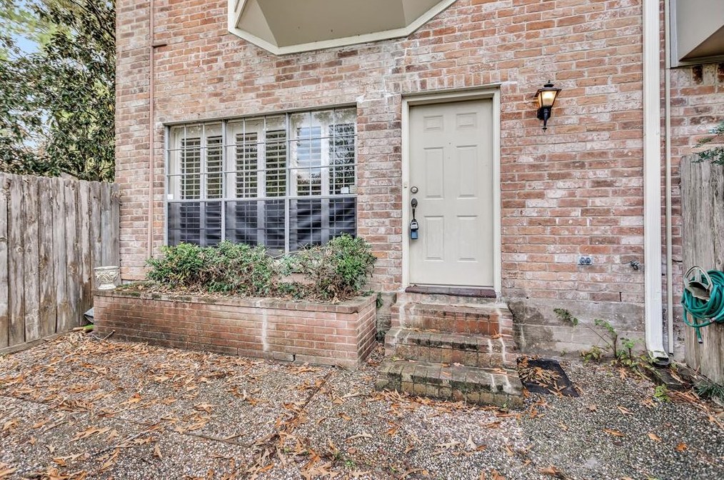 941 Wax Myrtle Ln, Houston, TX 77079