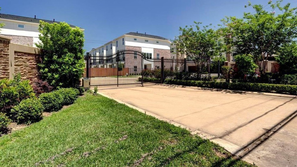 5626 Woodbrook Way, Houston, TX 77081-1118