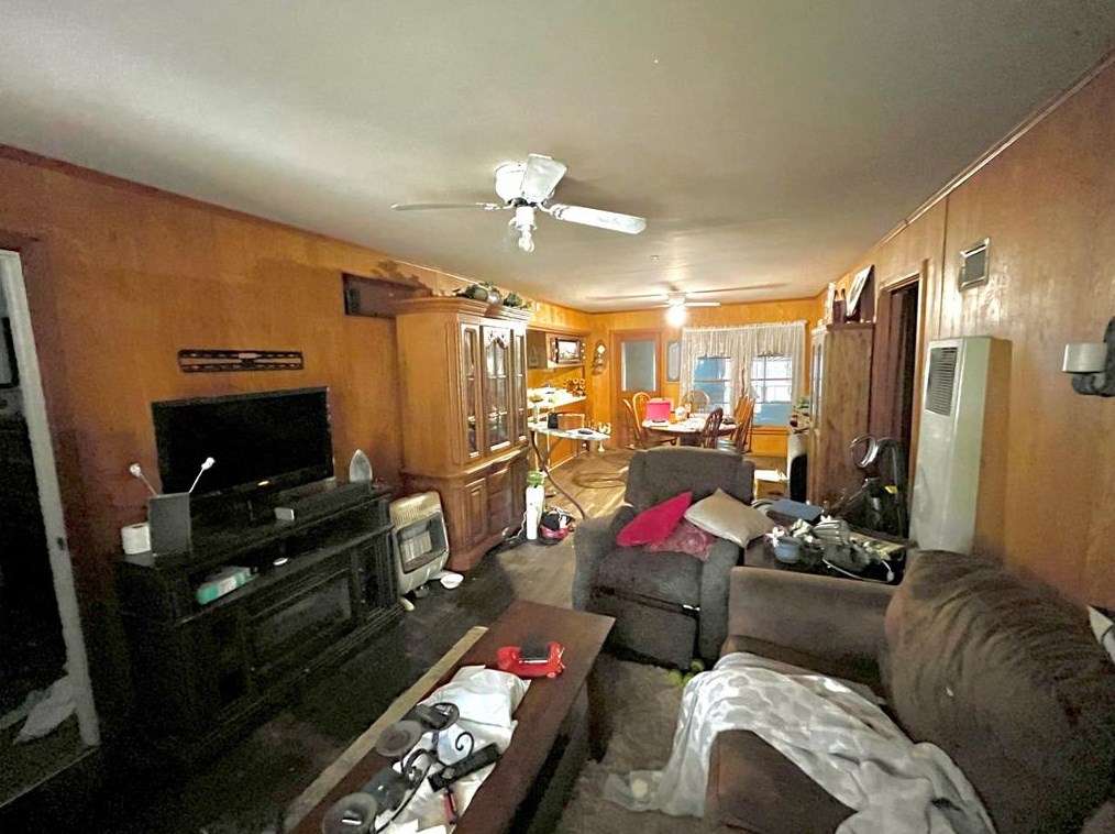 811 Navasota St, Groesbeck, TX 76642-1911