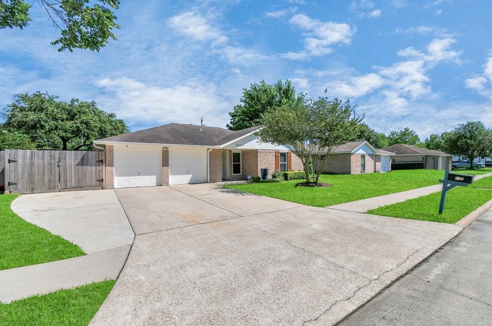 2609 Walnut Hollow St, Pearland, TX 77581
