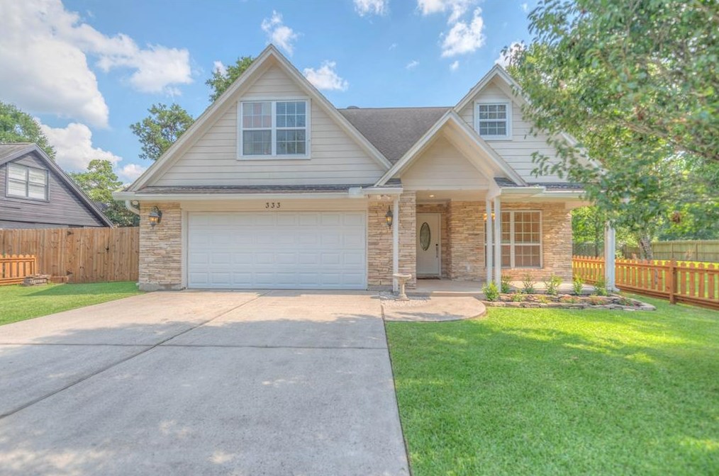 333 Pinewood Dr, Conroe, TX 77385