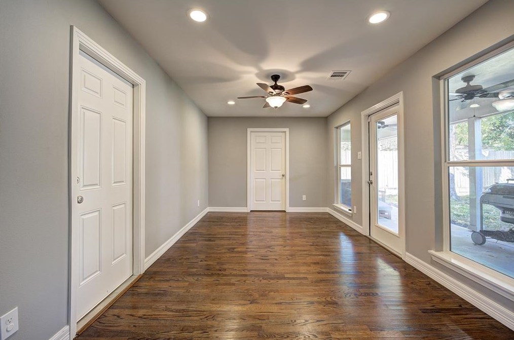 2703 Droxford Dr, Houston TX  77008-3020 exterior