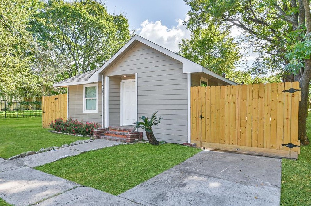 2826 Francis St, Houston, TX 77004