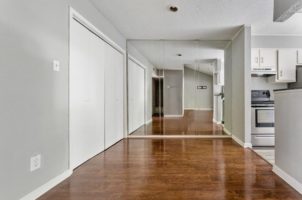 9117 Imogene St, Houston, TX 77036-7372