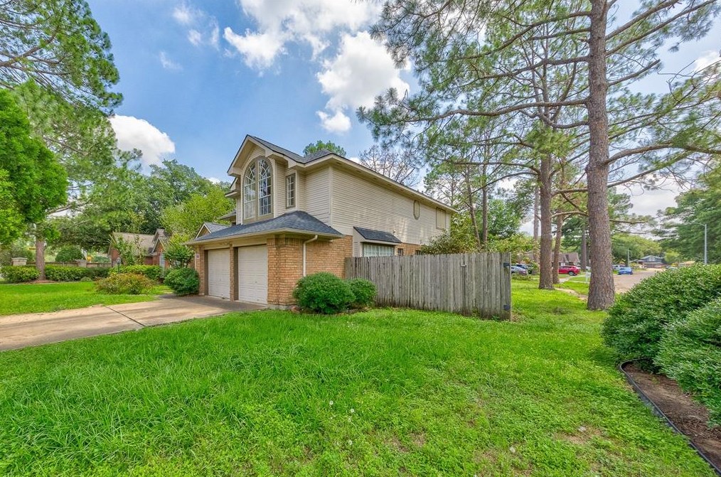 15207 Pebble Lake Dr, Houston, TX 77095-2047