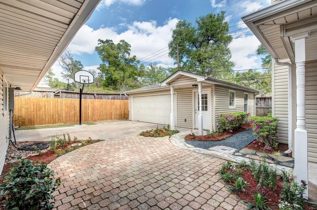 426 Faust Ln, Houston, TX 77024