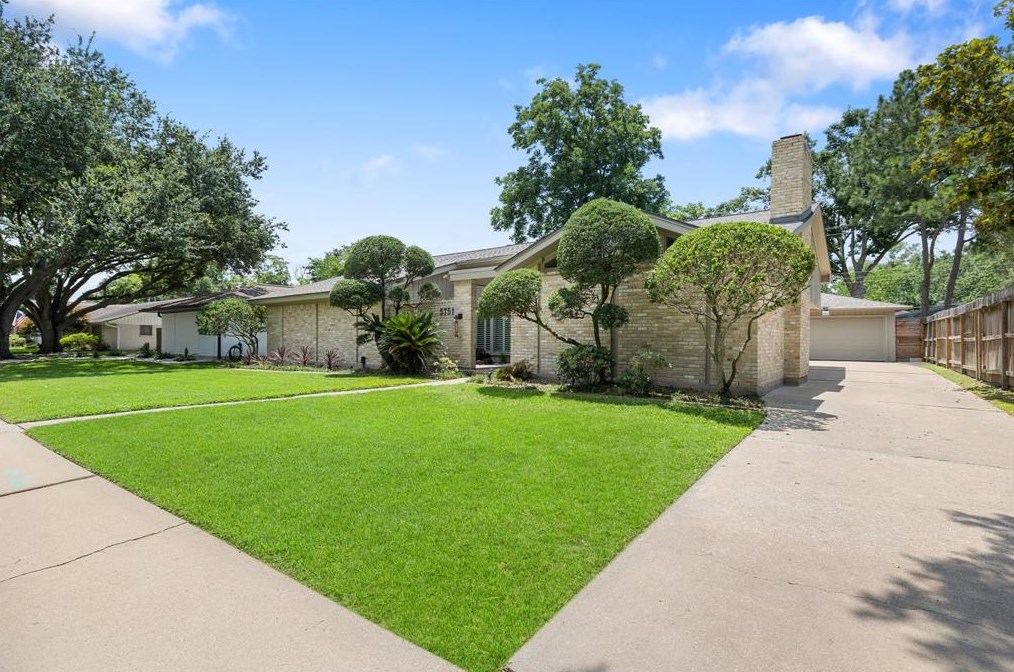 5751 Birdwood Rd, Houston, TX 77096-2108