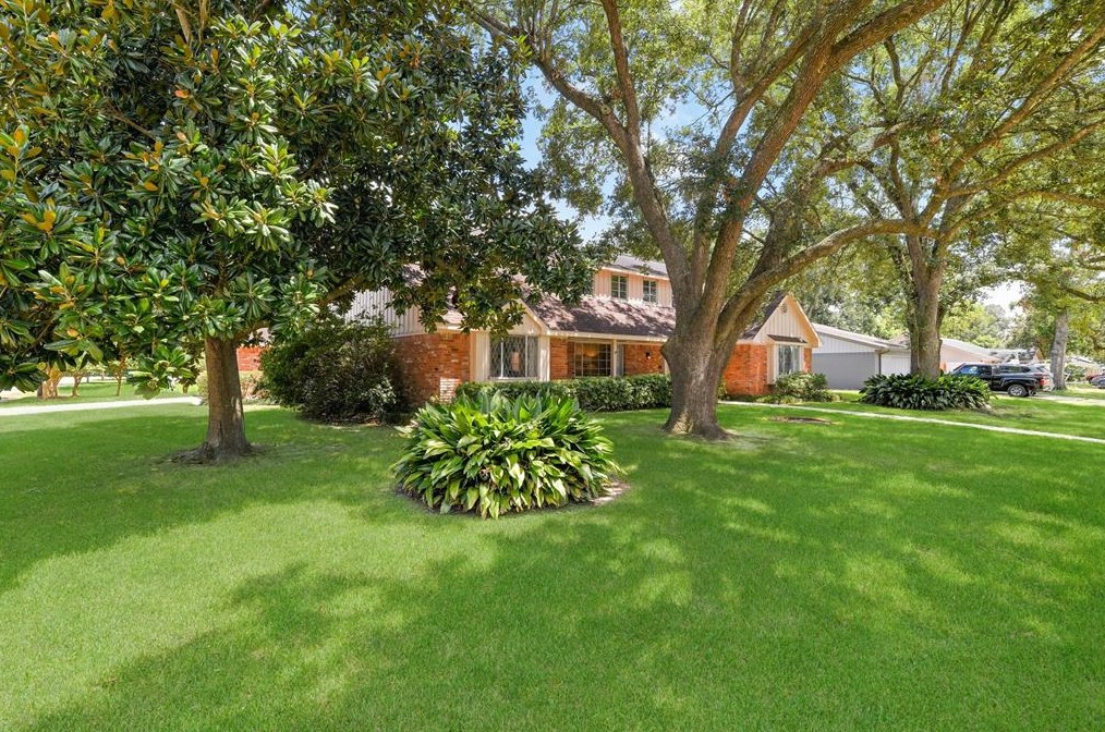 103 S Jane St, Alvin, TX 77511