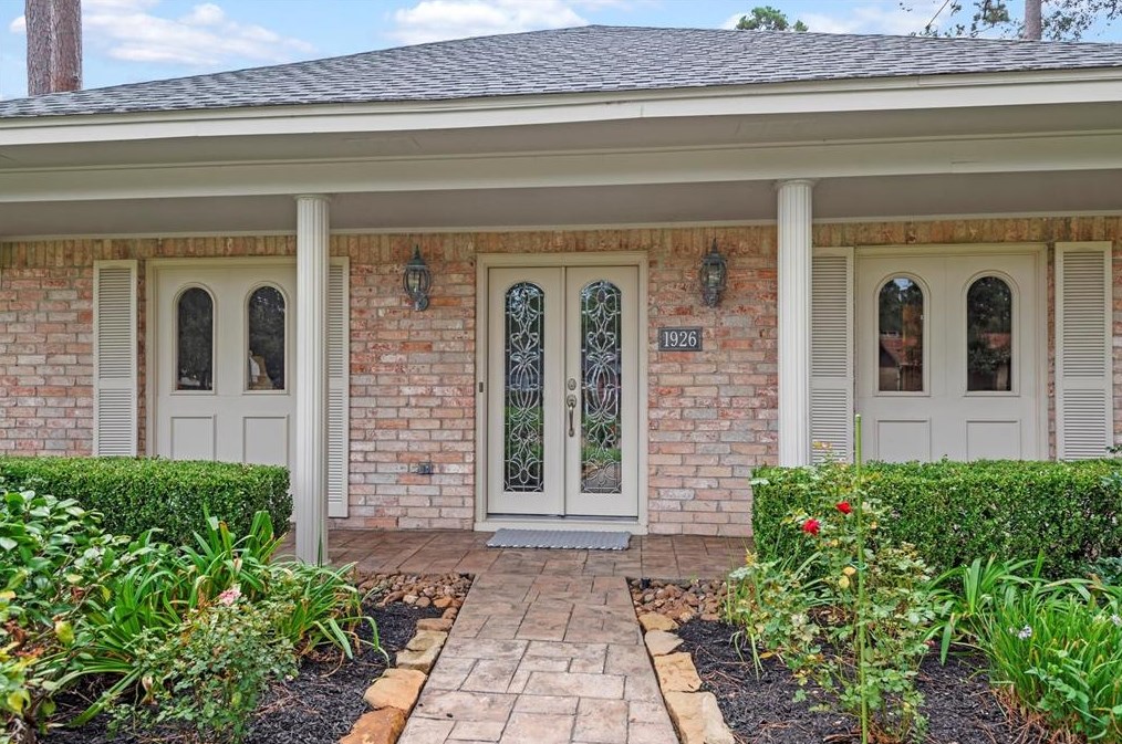 1926 Twin Springs Dr, Humble, TX 77339