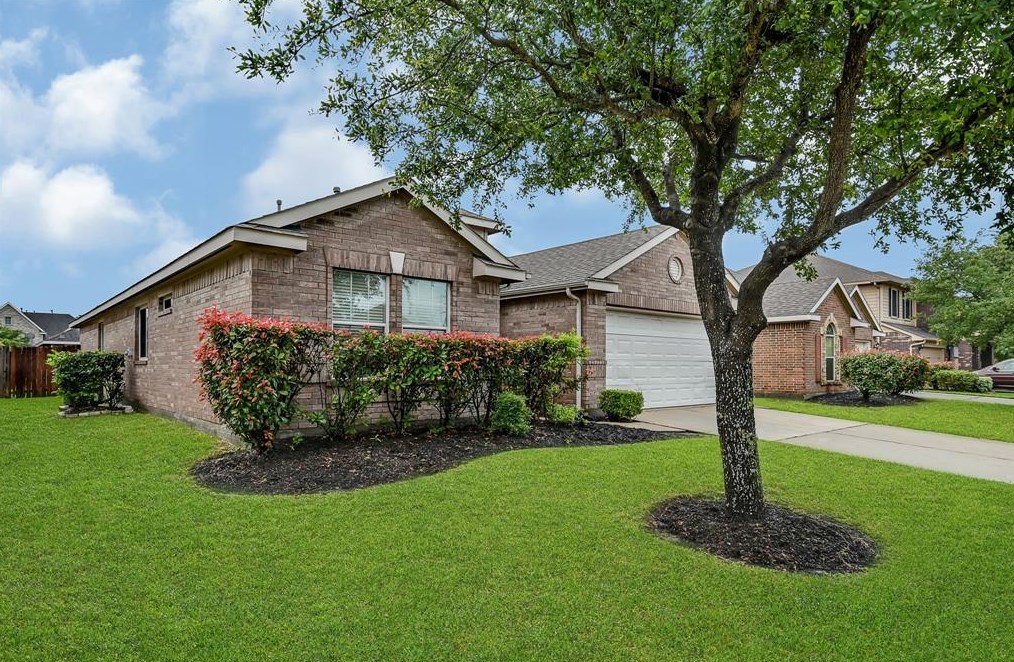 15710 Bannowsky Ln, Houston, TX 77049