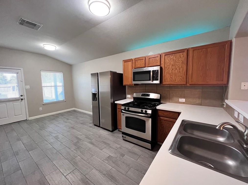 24526 Lakecrest Village Dr, Katy TX  77493-2731 exterior