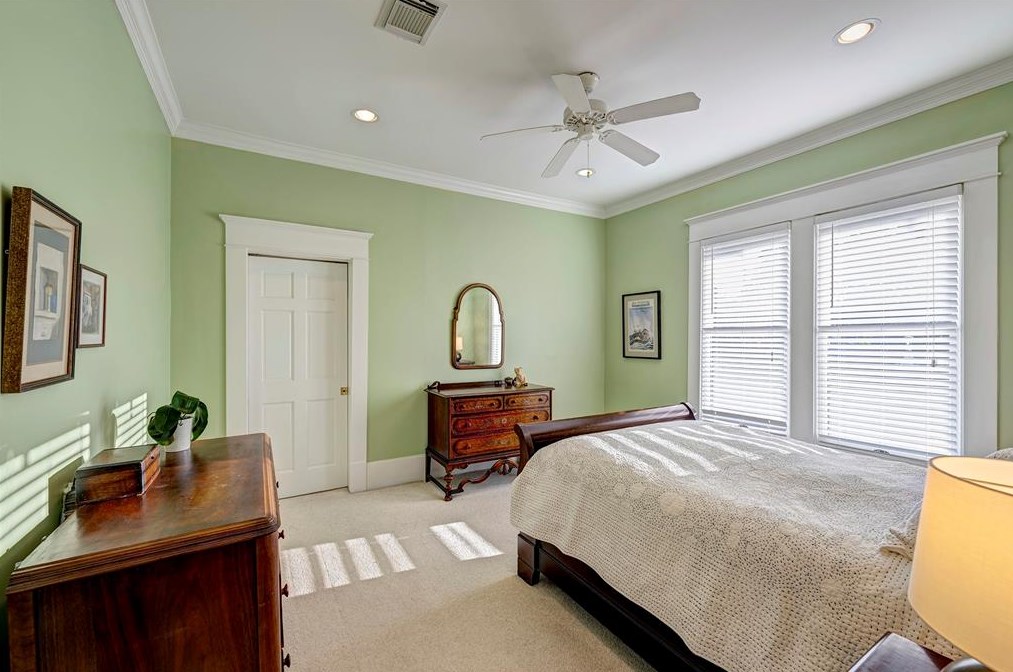 426 Woodland St, Houston TX  77009-6543 exterior