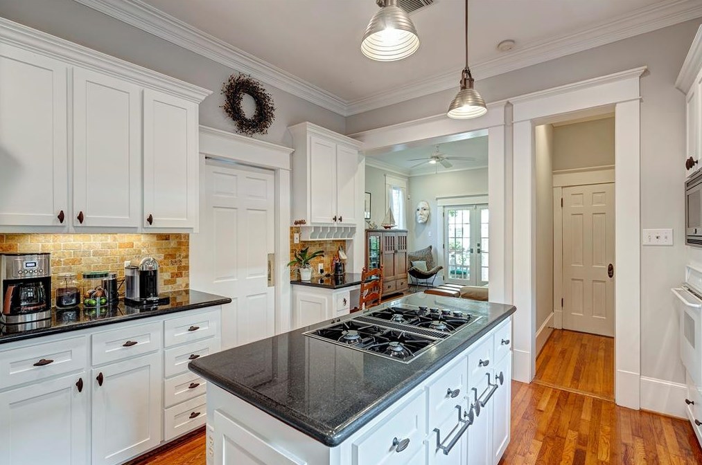 426 Woodland St, Houston TX  77009-6543 exterior