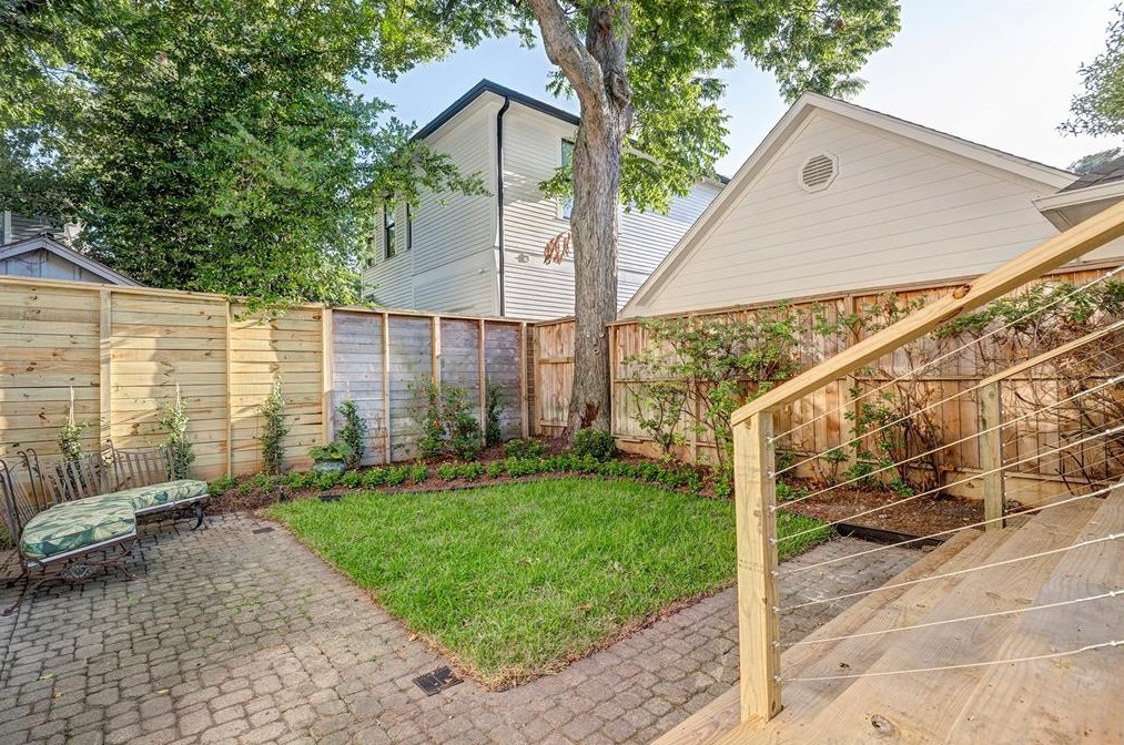 426 Woodland St, Houston TX  77009-6543 exterior