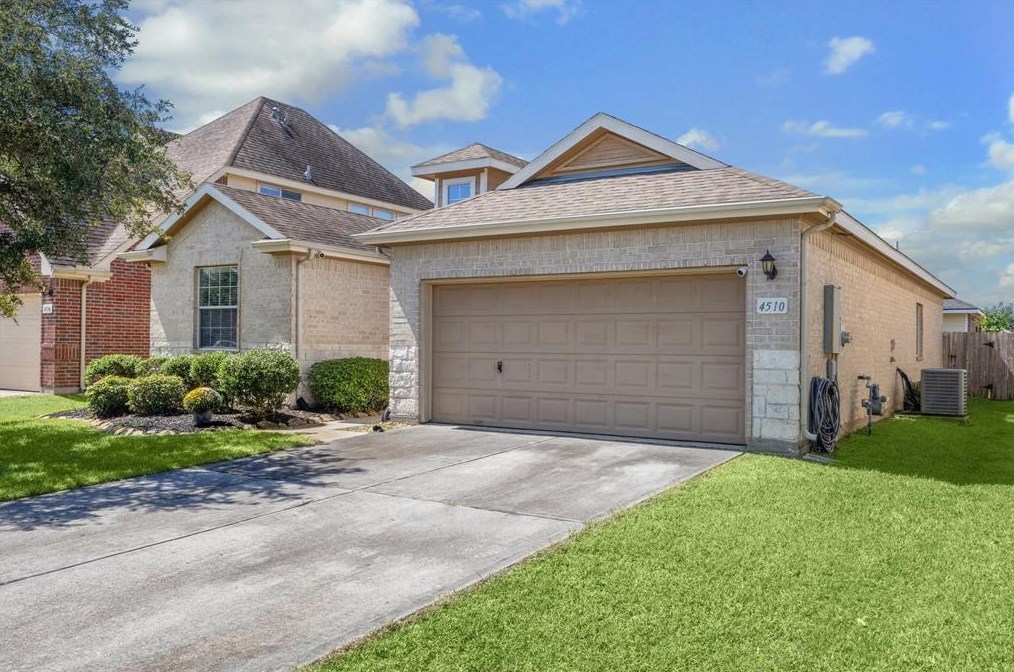 4510 E Meadow Dr, Deer Park, TX 77536