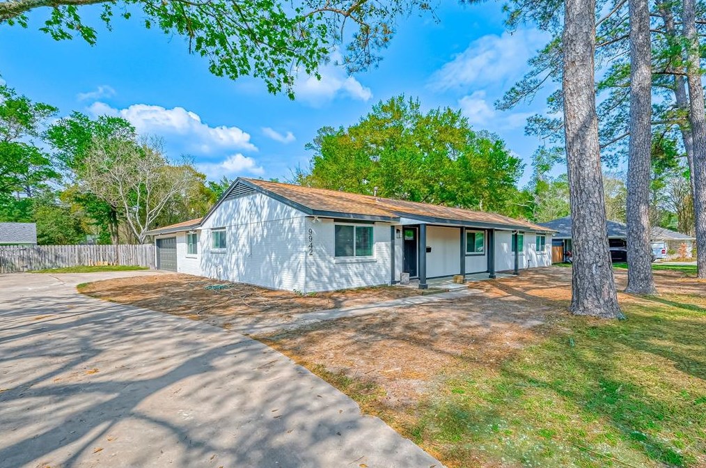 9942 Briarwild Ln, Houston, TX 77080