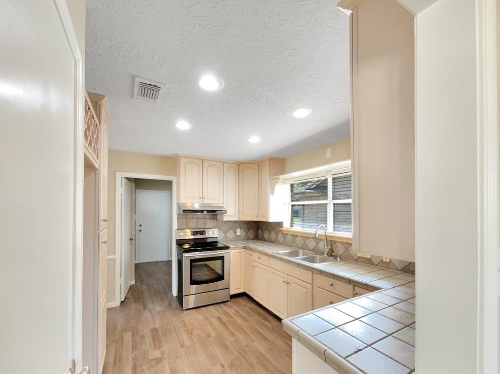 15911 Brookvilla Dr, Houston TX  77059-5910 exterior