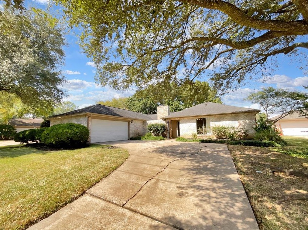 15911 Brookvilla Dr, Houston TX  77059-5912 exterior