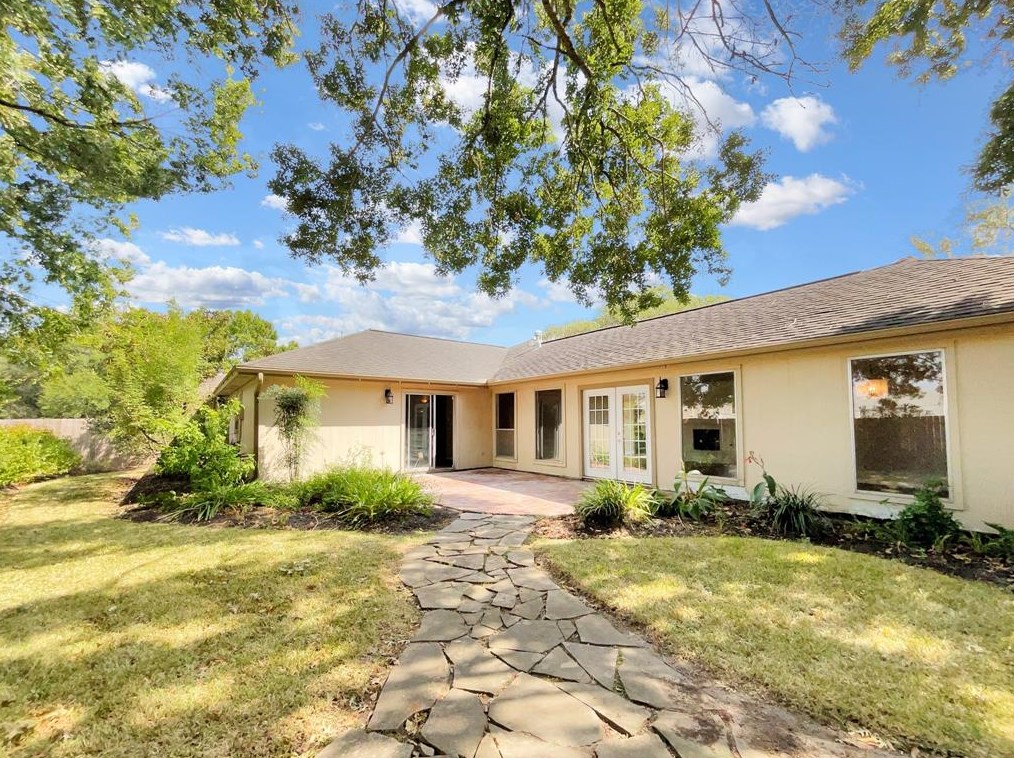 15911 Brookvilla Dr, Houston TX  77059-5910 exterior