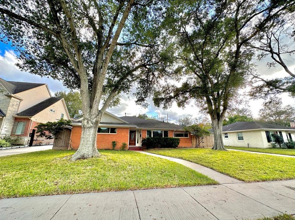 3819 Murworth Dr, Houston, TX 77025