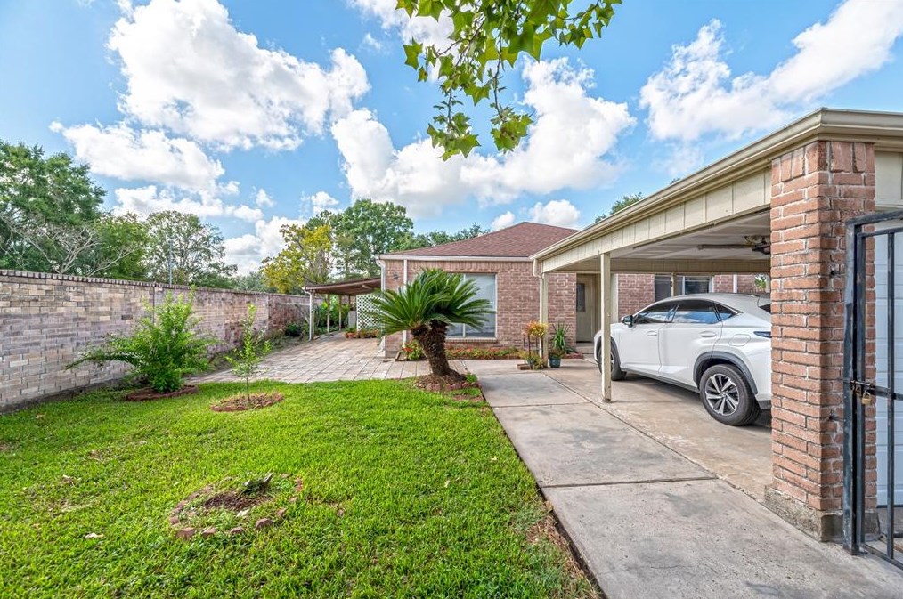 16030 Alta Mar Dr, Houston, TX 77083-3933
