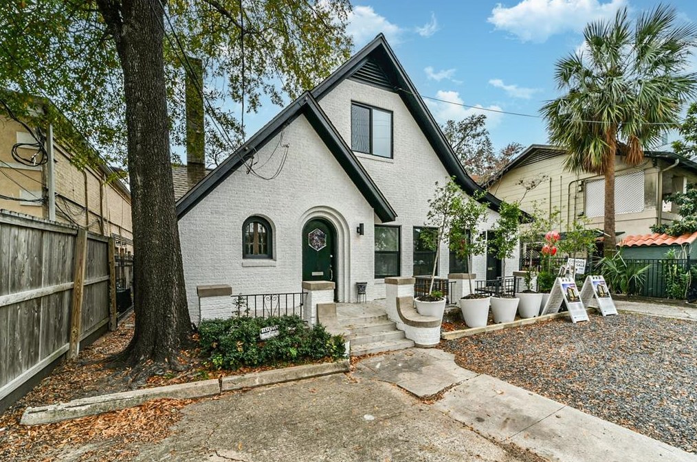 2235 Welch St, Houston, TX 77019-1311