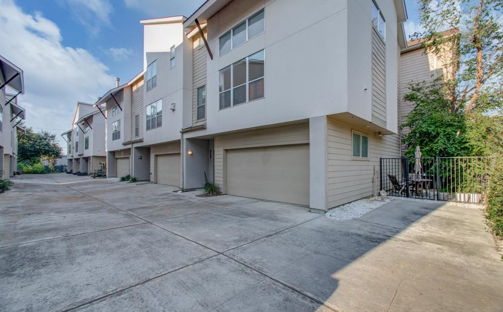 5218 Petty St, Houston, TX 77007-1225