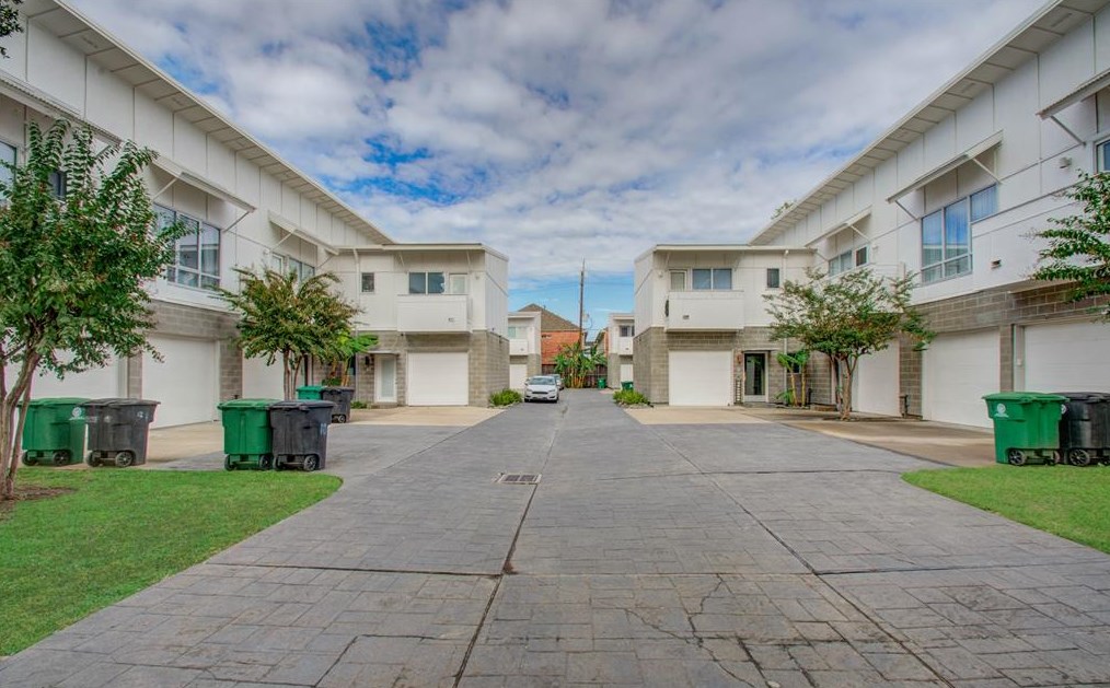 5920 Fairdale Ln, Houston TX  77057-6340 exterior