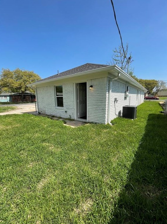 27 28th St N, Texas City, TX 77590