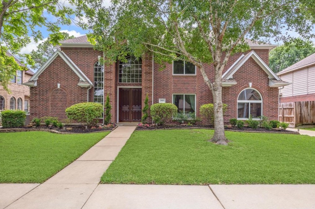 1846 Raintree Cir, Taylor Lake Village, TX 77586-5929