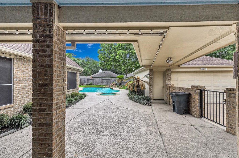 2510 Cooling Breeze Dr, Richmond TX 77406-6895 exterior