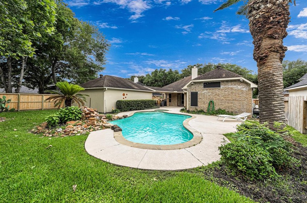 2510 Cooling Breeze Dr, Richmond TX 77406-6895 exterior